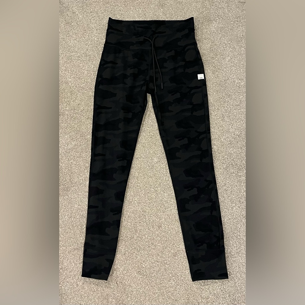 Vuori green/black Camouflage Joggers